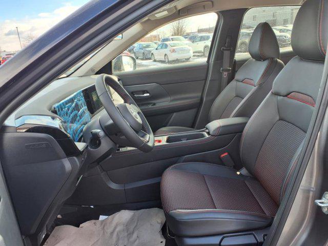 Photo of 2025 Gun Metallic/Super Black Nissan Kicks
