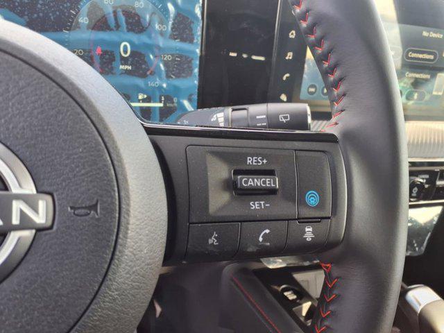 Photo of 2025 Gun Metallic/Super Black Nissan Kicks