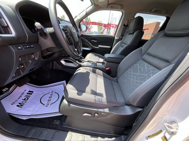Photo of 2025 Glacier White Nissan Frontier