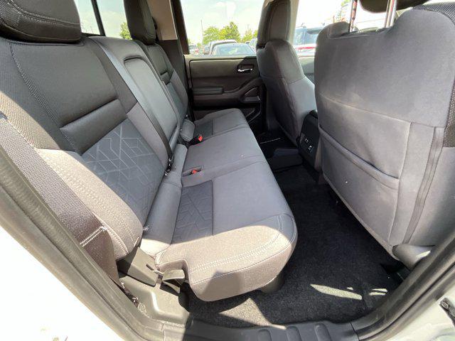 Photo of 2025 Glacier White Nissan Frontier