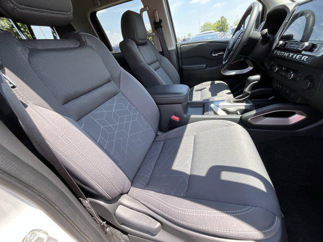Photo of 2025 Glacier White Nissan Frontier