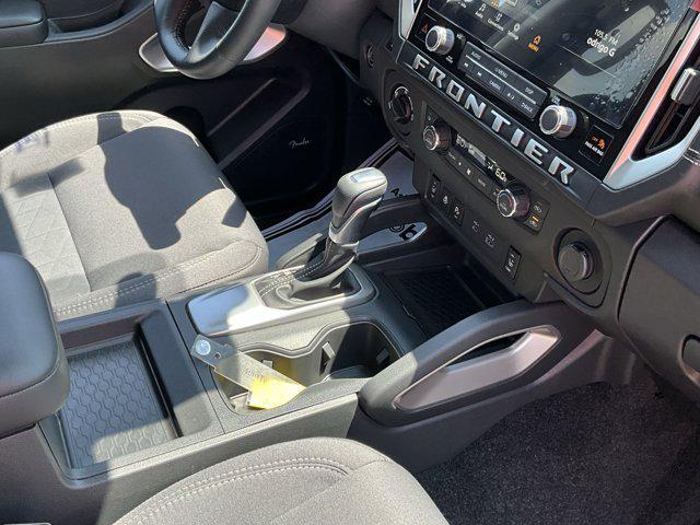 Photo of 2025 Glacier White Nissan Frontier