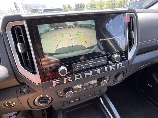 Photo of 2025 Glacier White Nissan Frontier
