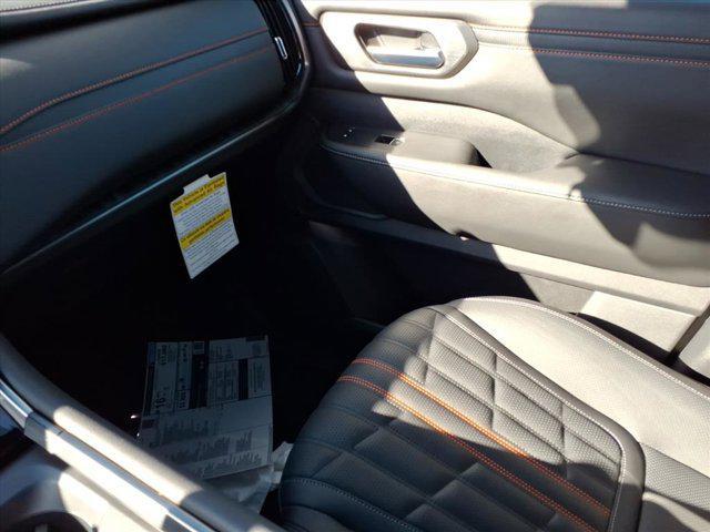 Photo of 2026 Alpine Metallic/Super Black Nissan Armada