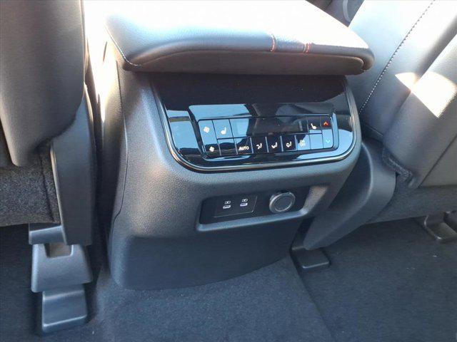 Photo of 2026 Alpine Metallic/Super Black Nissan Armada