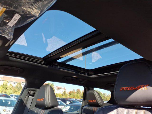 Photo of 2026 Alpine Metallic/Super Black Nissan Armada
