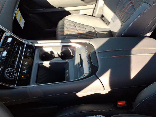 Photo of 2026 Alpine Metallic/Super Black Nissan Armada