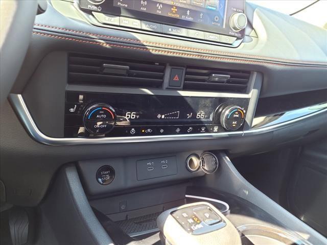 Photo of 2025 Super Black Nissan Rogue