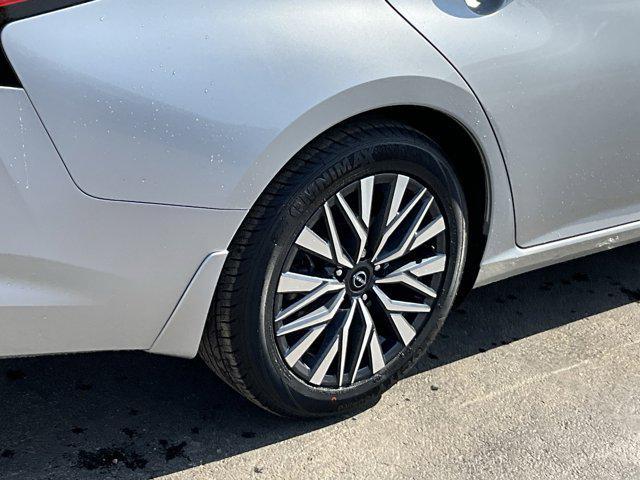 Photo of 2023 Brilliant Silver Metallic Nissan Altima