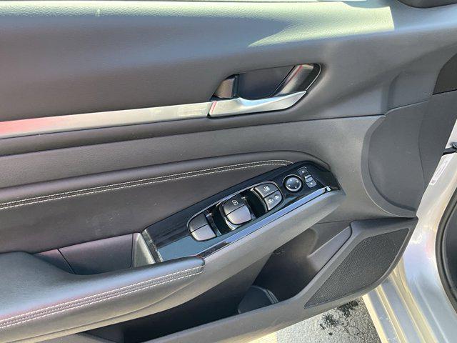 Photo of 2023 Brilliant Silver Metallic Nissan Altima