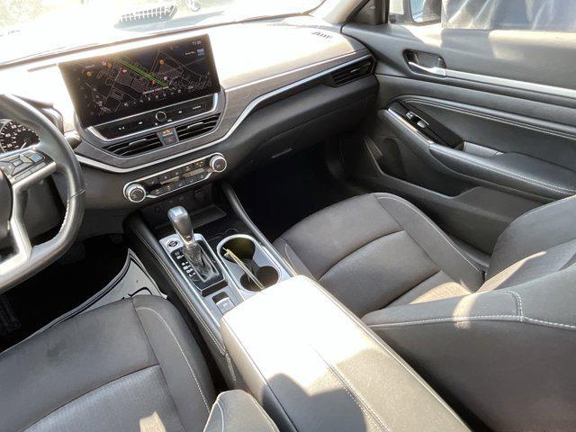 Photo of 2023 Brilliant Silver Metallic Nissan Altima