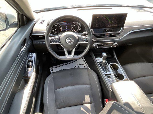 Photo of 2023 Brilliant Silver Metallic Nissan Altima