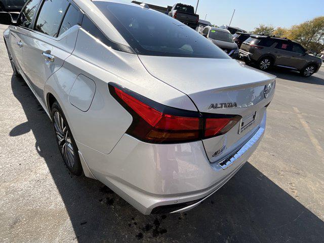 Photo of 2023 Brilliant Silver Metallic Nissan Altima