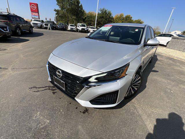 Photo of 2023 Brilliant Silver Metallic Nissan Altima
