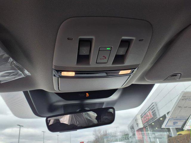 Photo of 2025 Everest White Pearl Tricoat Nissan Murano