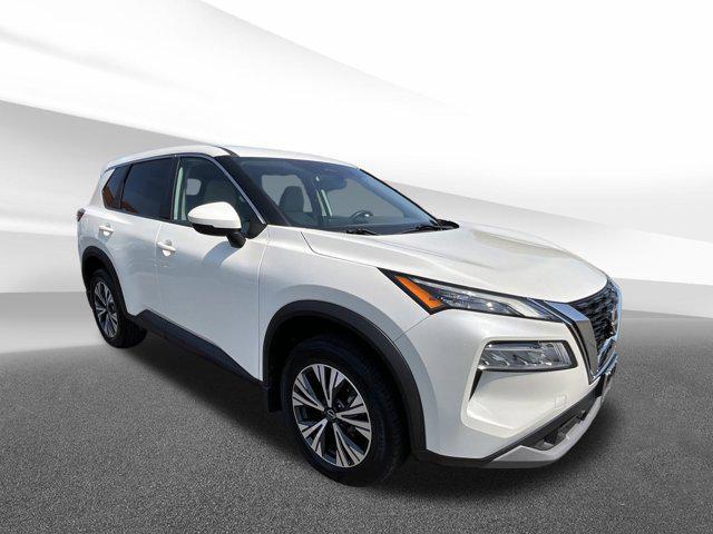 Photo of 2022 Pearl White Tricoat Nissan Rogue