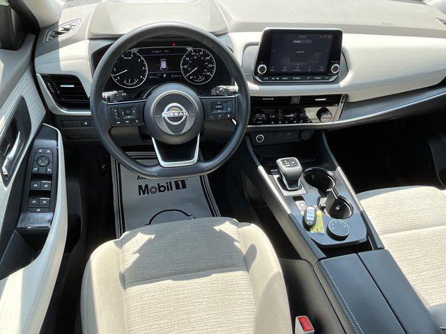 Photo of 2022 Pearl White Tricoat Nissan Rogue