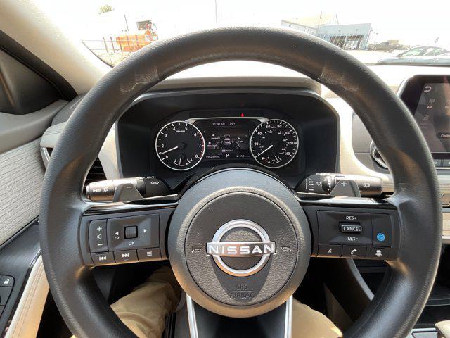 Photo of 2022 Pearl White Tricoat Nissan Rogue