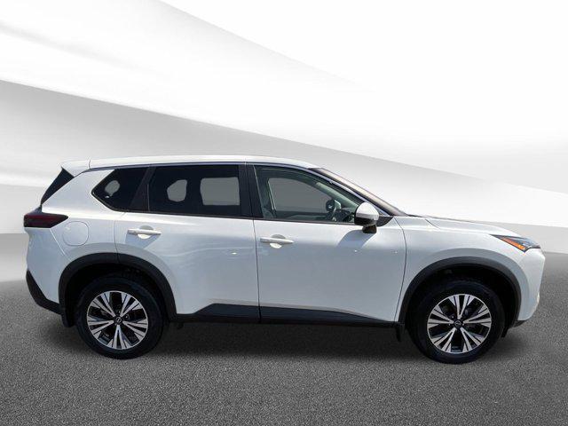 Photo of 2022 Pearl White Tricoat Nissan Rogue