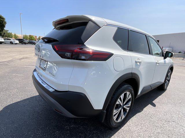 Photo of 2022 Pearl White Tricoat Nissan Rogue