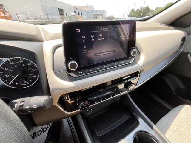 Photo of 2022 Pearl White Tricoat Nissan Rogue