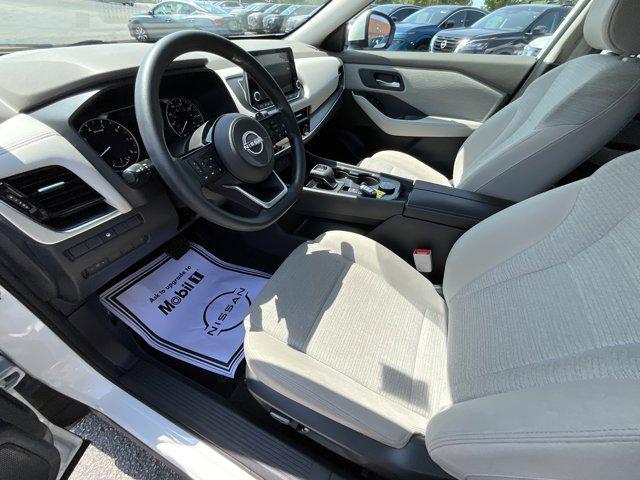 Photo of 2022 Pearl White Tricoat Nissan Rogue