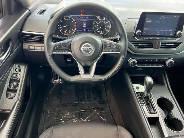 Photo of 2020 Glacier White Nissan Altima