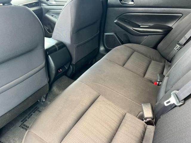 Photo of 2020 Glacier White Nissan Altima