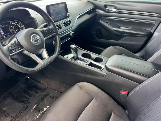 Photo of 2020 Glacier White Nissan Altima