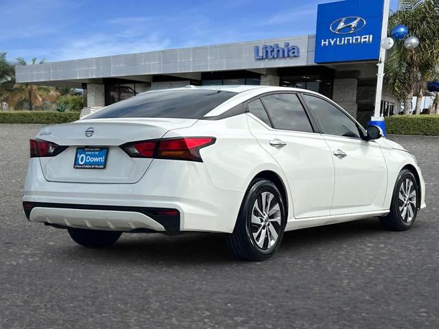 Photo of 2020 Glacier White Nissan Altima