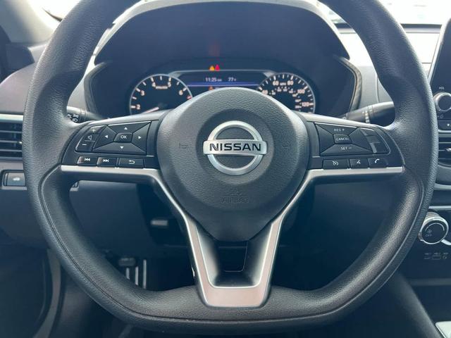 Photo of 2020 Glacier White Nissan Altima