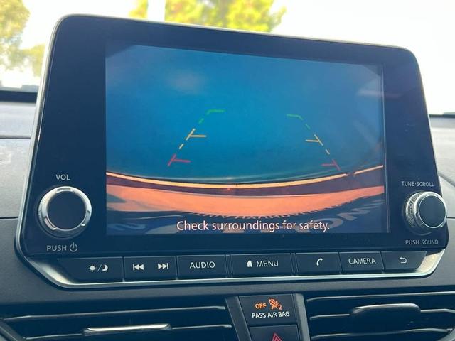 Photo of 2020 Glacier White Nissan Altima