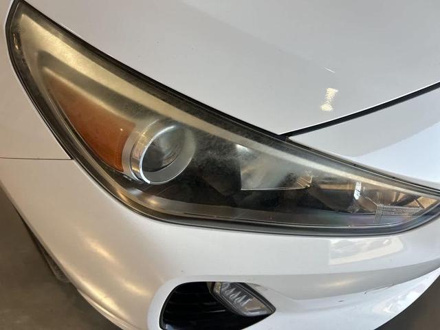 Photo of 2018 Ceramic White Hyundai Elantra GT