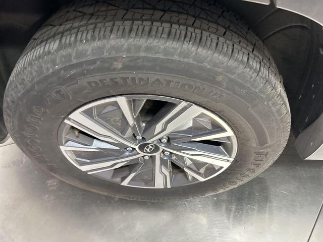 Photo of 2023 Shimmering Silver Hyundai TUCSON Hybrid