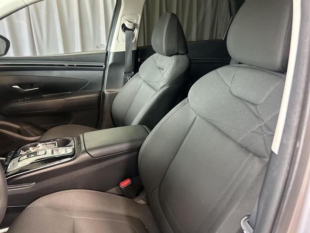 Photo of 2023 Shimmering Silver Hyundai TUCSON Hybrid
