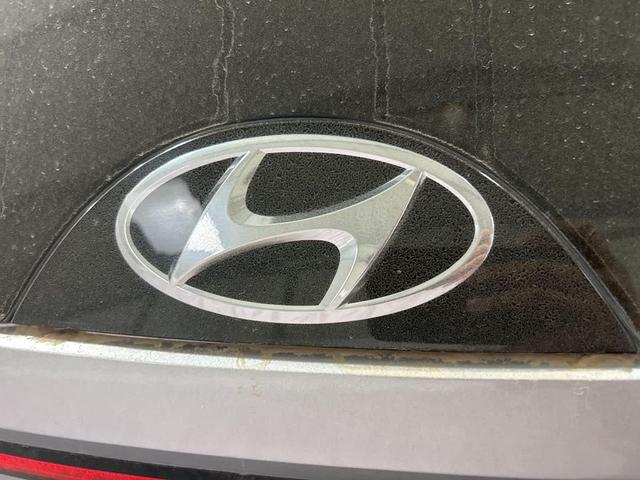 Photo of 2023 Shimmering Silver Hyundai TUCSON Hybrid