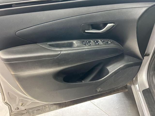 Photo of 2023 Shimmering Silver Hyundai TUCSON Hybrid