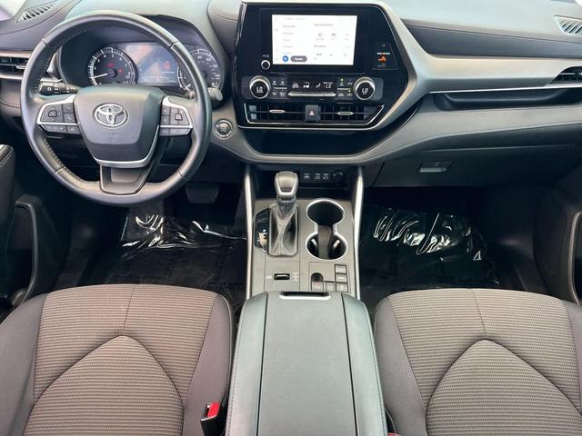 Photo of 2023 Magnetic Gray Metallic Toyota Highlander