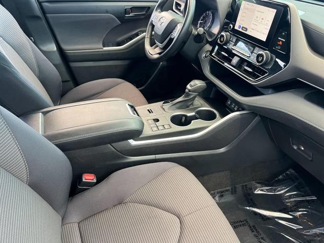 Photo of 2023 Magnetic Gray Metallic Toyota Highlander