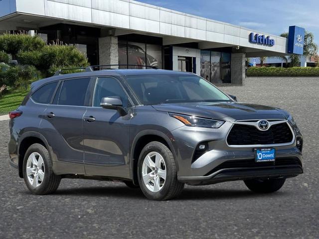 Photo of 2023 Magnetic Gray Metallic Toyota Highlander