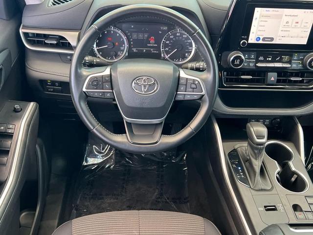 Photo of 2023 Magnetic Gray Metallic Toyota Highlander