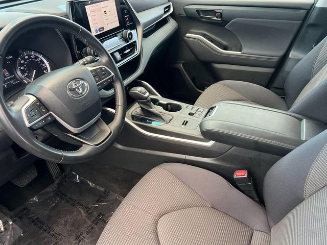 Photo of 2023 Magnetic Gray Metallic Toyota Highlander
