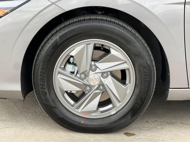 Photo of 2025 Fluid Metal Hyundai ELANTRA