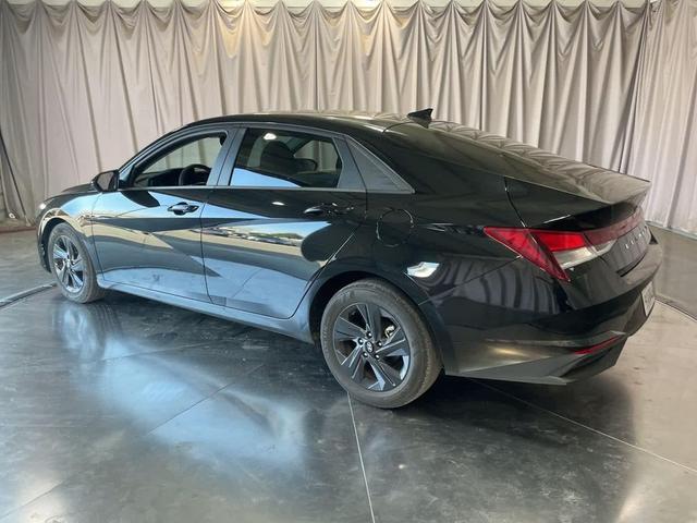 Photo of 2023 Phantom Black Hyundai ELANTRA