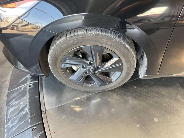 Photo of 2023 Phantom Black Hyundai ELANTRA