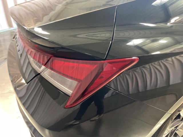 Photo of 2023 Phantom Black Hyundai ELANTRA