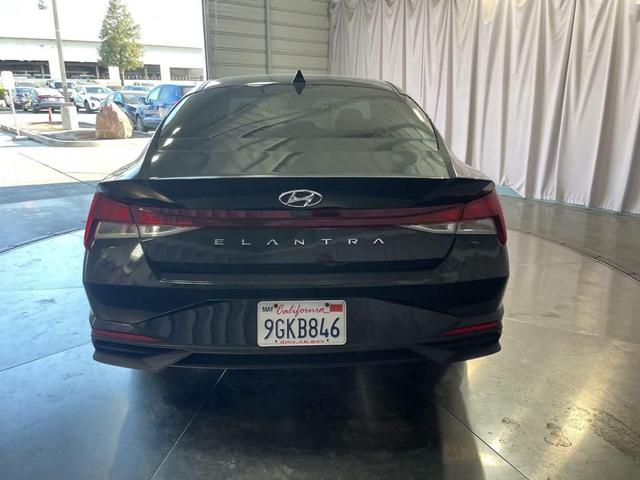 Photo of 2023 Phantom Black Hyundai ELANTRA