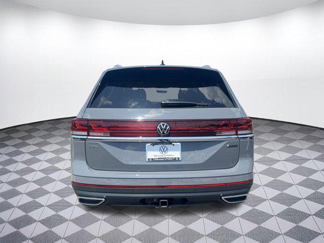 Photo of 2025 Pure Gray exterior Volkswagen Atlas