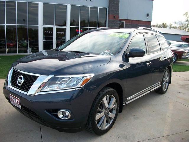Photo of 2015 Blue Nissan Pathfinder