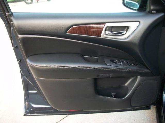 Photo of 2015 Blue Nissan Pathfinder